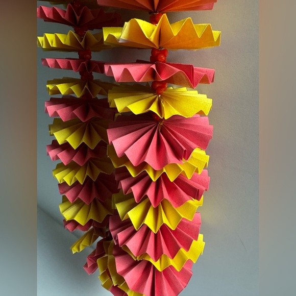 Handmade Deep Pink & Yellow Paper Lei - Picture 5 of 7